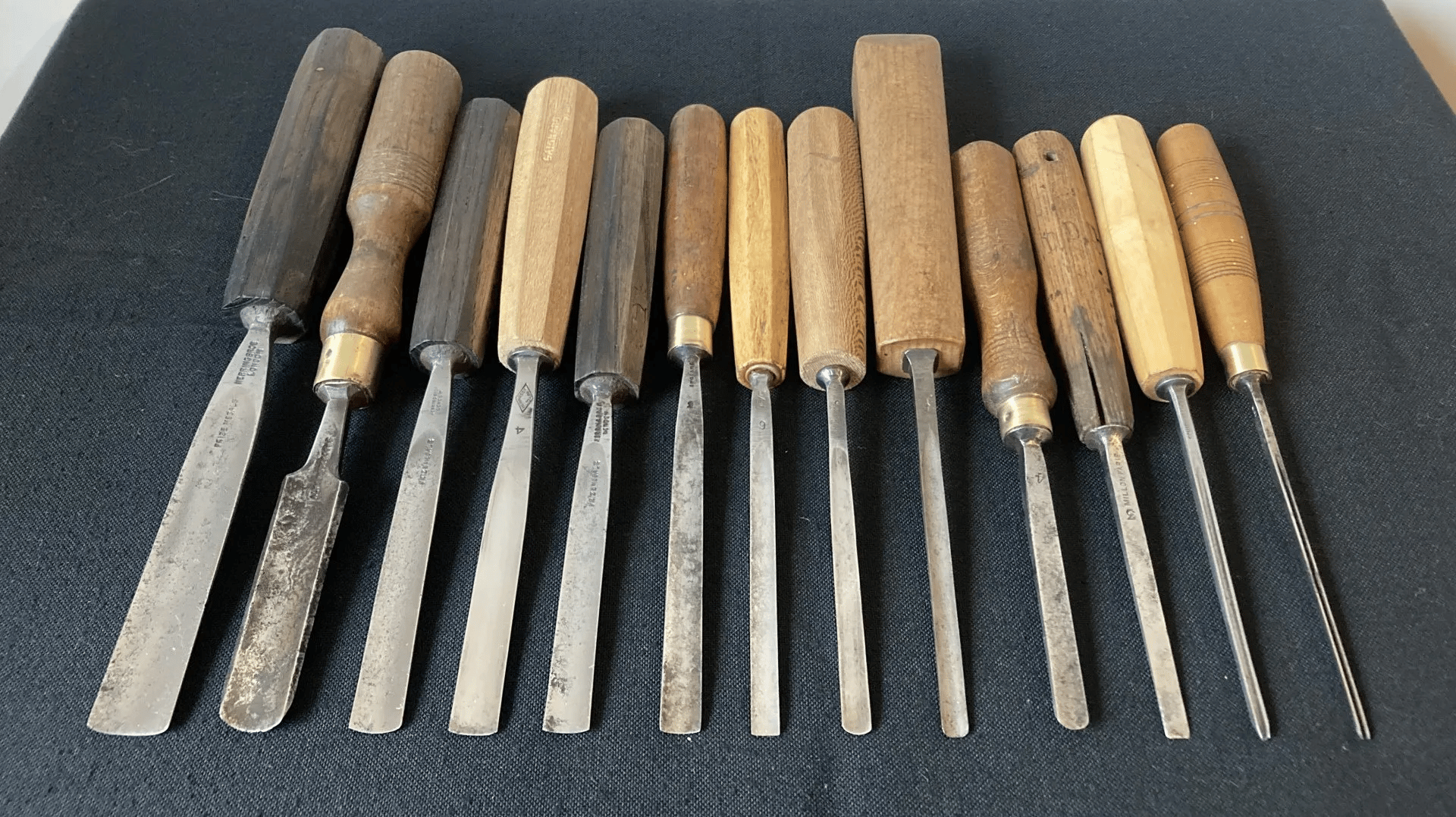 lot outils de sculpture sur bois